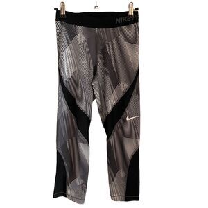 Nike Pro Small Leggings DriFIT Hypercool Frequency Training Capri